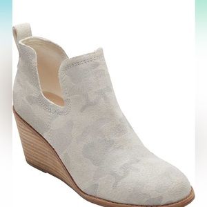 Toms Kallie booties size 7.5 NWT